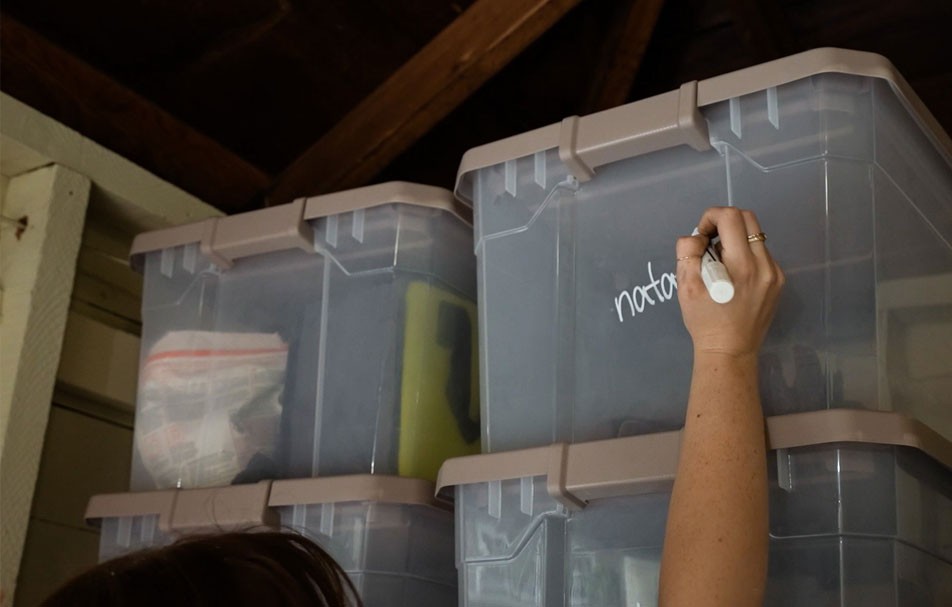 Caixas de arrumação transparentes - Ideias para organizar uma garagem