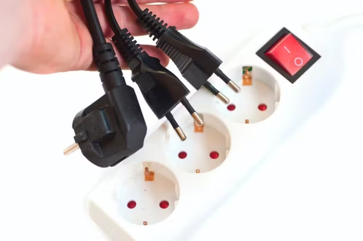 Posso ligar vários aparelhos a mesma tomada elétrica? 