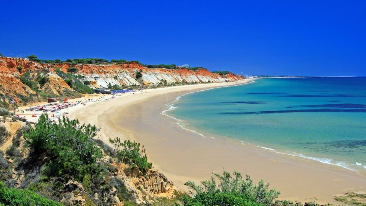 Praia da Falésia eleita a melhor do mundo
